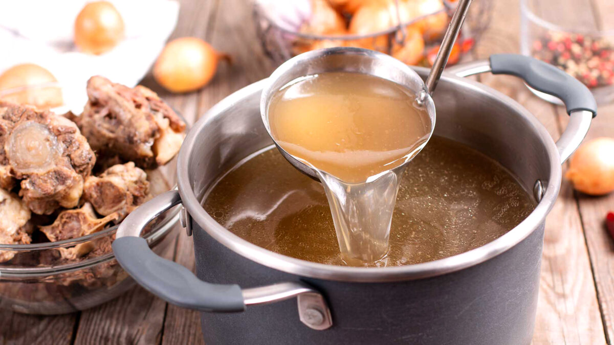 Receta de Caldo de Huesos de Res y Sus Beneficios
